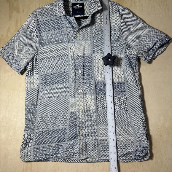 Hollister Men's Monochrome Geometric Knit Shirt Size Large Short Sleeve Button - Picture 7 of 9